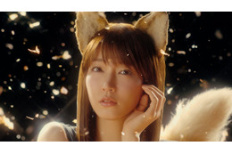 吉岡里帆、“どんぎつね”約4年ぶりに復活 大人の魅力あふれる表情を披露