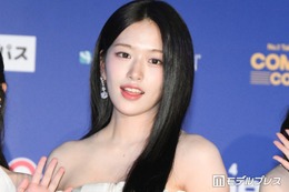 IVEユジン、黒ミニワンピから美脚スラリ「破壊力すごい」「脚長すぎる」とファン絶賛