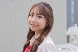 「今日好き」出身美女、映画館オフショルコーデで美鎖骨ライン披露「可愛すぎて二度見した」「見るたびに美しさが増してる」の声