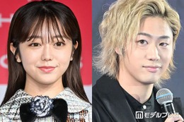 東海オンエア・てつや＆峯岸みなみ、AKB48コンサート舞台裏での夫婦ショット公開 「強火オタクすぎる」「限定Tシャツ着てて笑った」