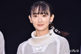 生駒里奈、白ノースリワンピ姿に絶賛の声「美しいデコルテに目が釘付け」「透明感が凄すぎる」と反響