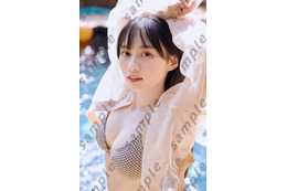 乃木坂46川崎桜、色気あふれる接近ビキニショット 1st写真集封入ポストカード第5弾公開【エチュード】