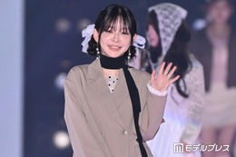 韓国美女・テリ、小物使い光る春コーデ ツインお団子ヘアが可愛い【関コレ2026S/S】