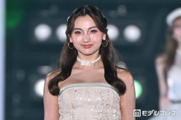 ゆきぽよ、ミニ丈ドレスで美脚披露 サプライズ登場に「いつ見ても可愛い」「オーラすごい」と反響【関コレ2026S/S】
