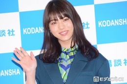 井手上漠、へそ出しコーデでウエスト披露「引き締まってて流石」「甘いのも辛いのも似合って羨ましい」の声