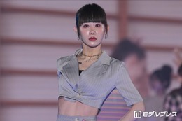 ゆりにゃ、抜群プロポーションにファン衝撃「体の半分が脚」「顔小さすぎ」 画像