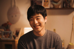 人気芸人「時すでにおスシ！？」“遺影”でサプライズ登場 TBSドラマ初出演で主人公の亡き夫役「かなり気合いが入っていたのですが、まさかの遺影でした」