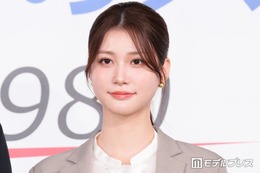 生見愛瑠、ぴったりノースリーブ姿で美スタイル披露「大人の魅力が溢れてる」「上品で可愛い」と反響