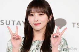 元乃木坂46与田祐希、駅ホーム・ゲーセン・街中降臨ショットに反響「気づかれないはずない」「MVを見てるみたい」
