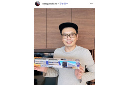 中川家・礼二、息子との“鉄道満喫旅”2ショットに「ペアルック素敵」「後ろ姿そっくり」の声