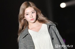 IZ*ONE出身キム・ミンジュ、トレーニングウェアで抜群スタイル披露「圧倒的な美」「ウエスト細すぎ」の声 画像