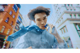 SixTONESジェシー、喉のコンディション保つ秘訣「喋らないこと（笑）」疾走アクションで爽快に叫ぶ「クーリッシュ」新CM 画像