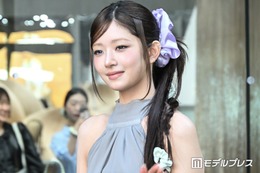 IVEレイ、東京・青山に降臨 美肩際立つドレス＆個性派サイドポニーでオーラ放つ【TAMBURINSポップアップストア】