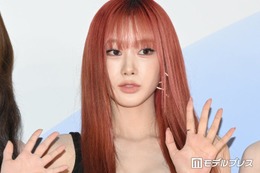 aespaジゼル、美脚際立つミニスカコーデ姿に熱視線「透明感すごい」「スタイル抜群」 画像