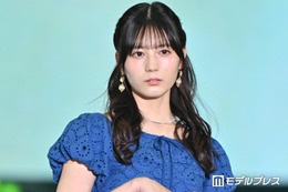 日向坂46小坂菜緒、夏っぽ清楚コーデで登場「爽やか」「似合ってる」絶賛の声【ガルアワ2026SS】 画像