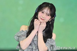 ≠ME谷崎早耶、首かしげ＆投げキスにキュン「破壊力すごい」「釘付け」と絶賛の声【ガルアワ2026SS】 画像