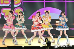 超ときめき宣伝部、新体制で「ガルアワ」登場 TikTokでバズ「超最強」含む3曲メドレーで観客と一体に【ガルアワ2026SS】 画像