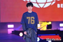 水沢林太郎、スポーティーカジュアル着こなす「イケメンすぎ」「目の保養」と反響【ガルアワ2026SS】 画像