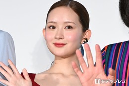 畑芽育、弟役俳優との証明写真2ショットに反響「ビジュ良すぎ」「推しと推しが並んでる」 画像