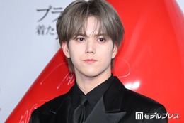 MAZZEL・RAN、赤がワンポイントのブラック衣装「プラダを着た悪魔２」期待ポイント明かす 画像