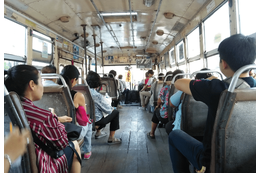 「降車ボタンが壊れてる！」タイの路線バスで遭遇した“斬新なアイディア”とは 画像