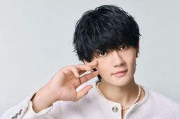 M!LK佐野勇斗、対照的な表情で魅せる スタイリングシリーズのビジュアル公開 画像