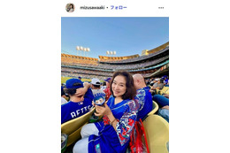 水沢アキ、20年ぶりアメリカから帰国の俳優長男との2ショット公開「イケメン」「活躍が楽しみ」と反響