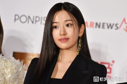 IVEユジン、ショートパンツから圧巻美脚スラリ「脚が長過ぎる」「何を着ても絵になる」の声 画像