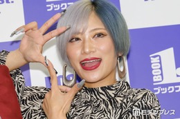 ぱーてぃーちゃん・信子、黒髪ナチュラルメイクで印象ガラリ「別人級」「気がつかなかった」 画像