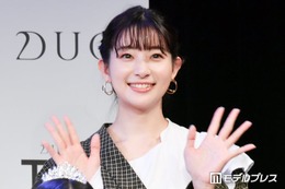 足立梨花、ミニスカから美脚際立つ「オシャレすぎます」「さすがの着こなし」 画像