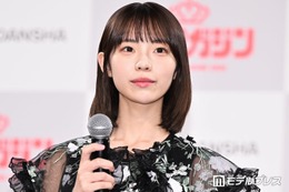 菊地姫奈、個性派空間での美脚ショット公開「ギャップにやられる」「破壊力すごい」と話題 画像