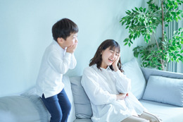 母親になって4年、「現実を突きつけられた…」。好きを仕事にしていた35歳女性が、泣く泣く専業主婦になった理由