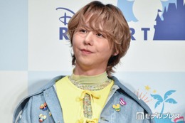 ミセス藤澤涼架、胸元ざっくりスーツ姿に視線集中「大人の魅力」「雰囲気変わる」