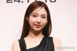 TWICEナヨン、肌見せキャミワンピ姿で抜群スタイル際立つ「デコルテ綺麗すぎる」「シンプルなのに圧倒的存在感」の声