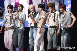 TWS「本物の宝物」ファンに接近 ジフンは「トッケビ」名シーン再現【KCON JAPAN 2026】