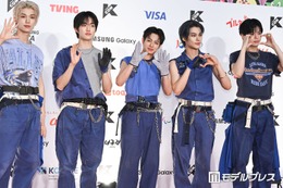 EVNNE、5人体制初の「KCON」出演 ステージで意識している部分は？【KCON JAPAN 2026／レッドカーペット】 画像