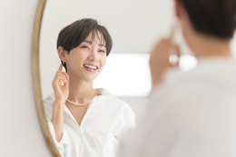 40代、今季の日焼け止めは「トーンアップUV」一択。朝の30秒で「お疲れ顔」をリセットし、夕方まで美肌がつづく理由