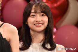影山優佳、ワンピースから圧巻美脚輝く「スタイル抜群」「顔ほんのり赤くて可愛い」と反響