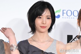 NiziU、ステージ前に少しネタバレ「もっとみなさんの近くで」360度ステージに意気込み【KCON JAPAN 2026／レッドカーペット】 画像