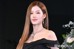 TWICEサナ、素肌輝くキャミコーデに反響「スタイル良すぎ」「ビジュアルが神」 画像