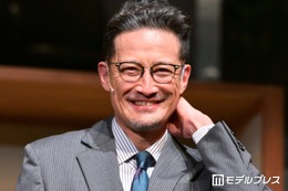 松岡昌宏、座長ぶり明らかに 共演者「男気と兄貴感の一言に尽きる」【はがきの王様】 画像