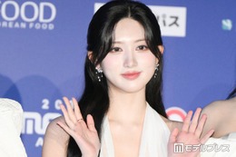 IVEガウル、フリルミニスカで美脚スラリ 純白コーデに「お人形さんみたい」「清楚で可愛い」の声