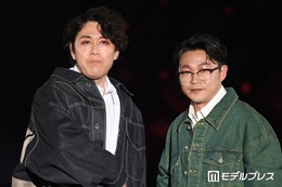 オズワルド、バチバチメイクで「サツコレ」出演 モデルとぶつかる→土下座→追いかける 小芝居ランウェイ【サツコレ2026S/S】