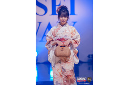 元ばんばんざい流那の妹・莉那（りな）、お団子ヘア×大ぶり髪飾りで魅力放出「何でも似合う」「新鮮」と反響【学生ランウェイ】