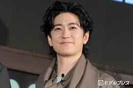 中島裕翔、新木優子と結婚後初の公の場「スター・ウォーズ」ジャパンプレミアで登壇者と英語で挨拶 画像