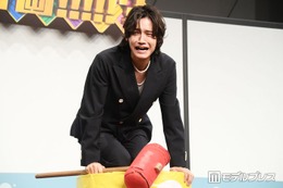Aぇ! group「おそ松さん」イベントで大暴れ 佐野晶哉＆正門良規“だるまの上で謝罪”に総ツッコミ