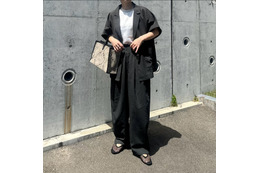 こなれ感たっぷり。夏の【黒セットアップ】で作るハンサムスタイル【40代の毎日コーデ】 画像