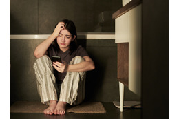 いつも「心が疲れる」「自分までつらくなる」のはなぜ？実は、「スマホ設定」を変えるだけで軽減できる！あと１つ、効果的なこととは？【精神科医が教える、負のループから抜け出す方法】