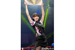 岡田紗佳、ラウンドガール登場で観客魅了 出来栄えは「8000点ぐらい」