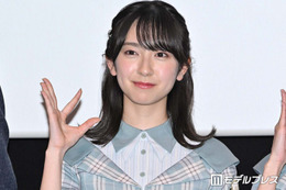 日向坂46金村美玖、美脚のぞくミニ丈“ピューロコーデ”に絶賛の声「変装なしでびっくり」「カチューシャ姿が悶絶級の可愛さ」